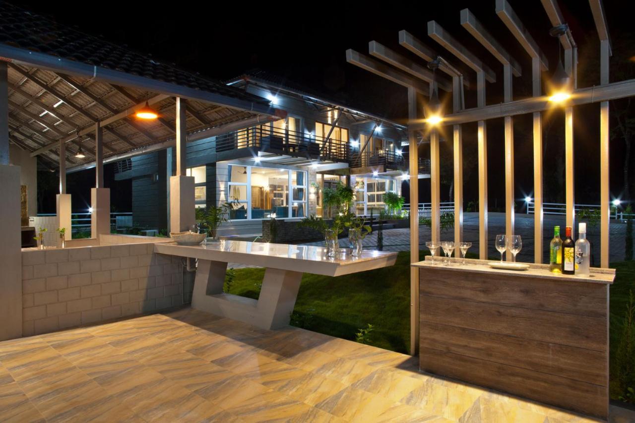 Coffee & Mist Luxury Villa- Comp Breakfast, Pool, Lounge, And Coffee Estate By Stayvista Madikeri Esterno foto