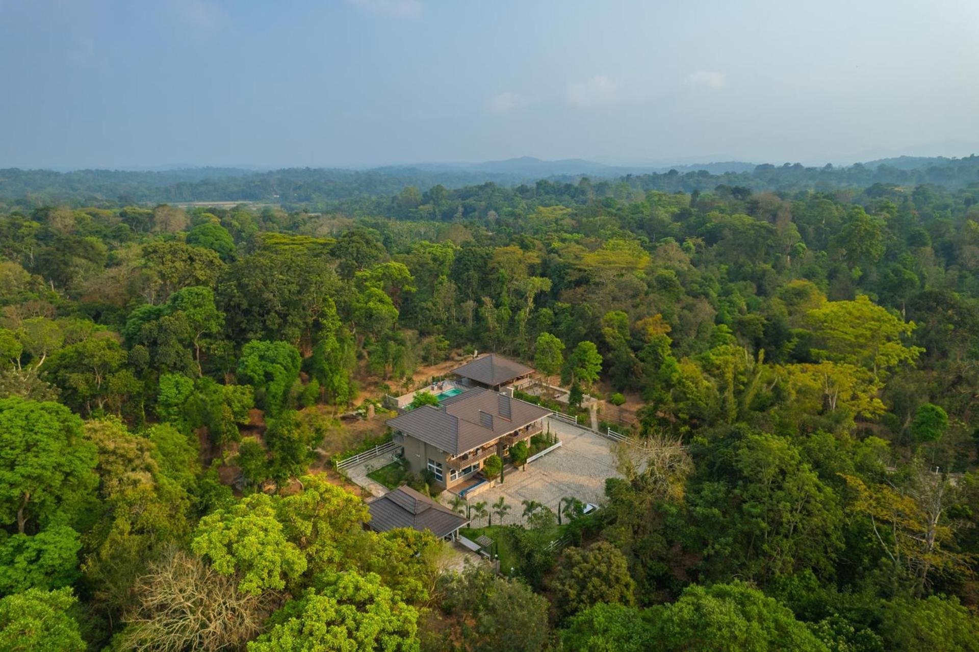 Coffee & Mist Luxury Villa- Comp Breakfast, Pool, Lounge, And Coffee Estate By Stayvista Madikeri Esterno foto